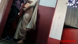 Tamil Wife Pussy Fucked By Young Lover in Bathroom Sex
